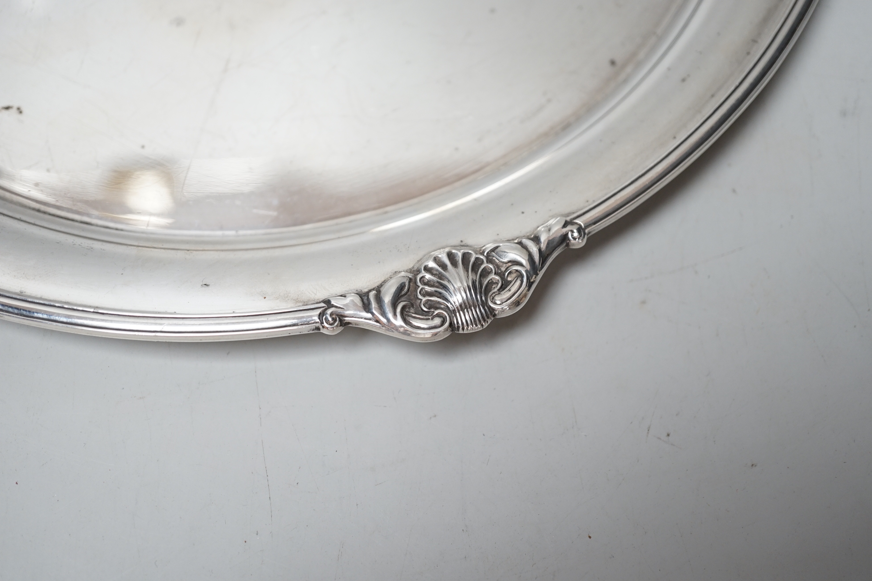 An Elizabeth II circular silver salver, Cooper Brothers & Sons, Sheffield, 1964, 32.1cm, 27.1oz.